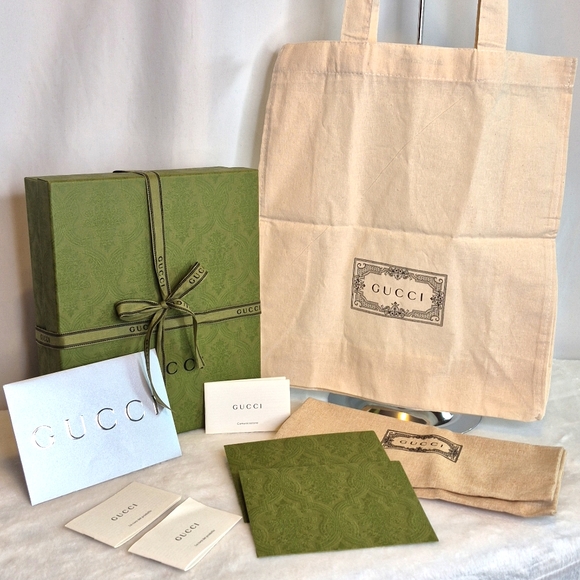 Gucci Cream Tote with Green Gift Box - Picture 3 of 17